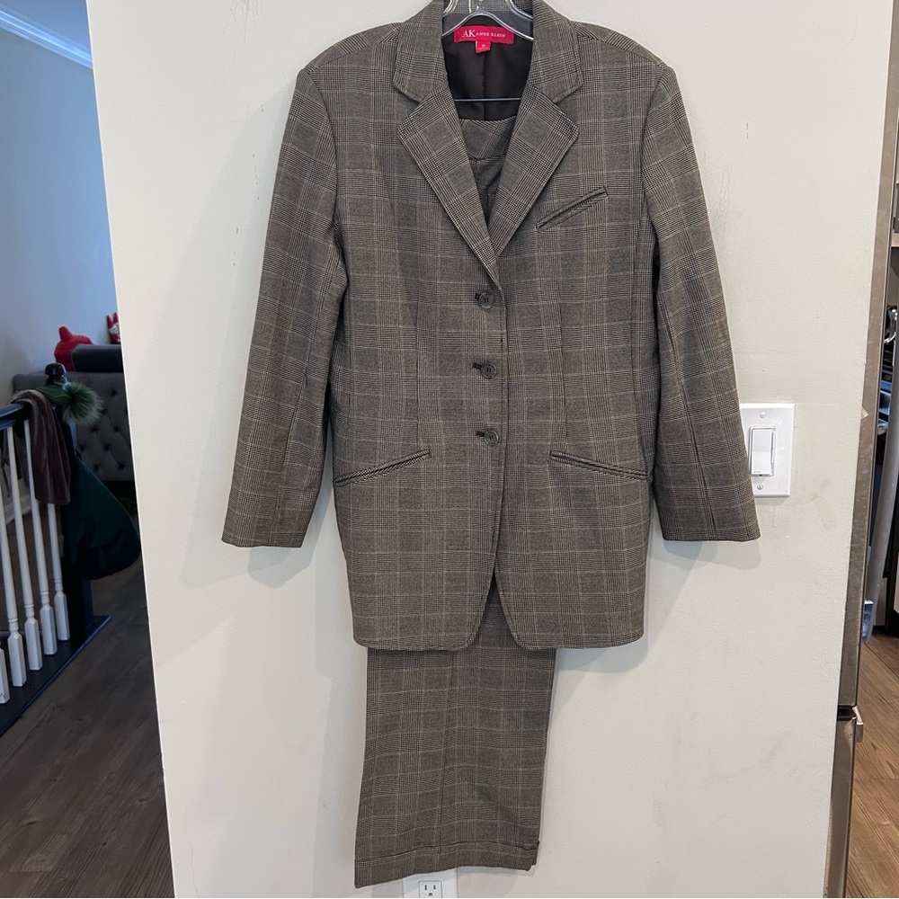 Anne Klein Two Piece Plaid suit brown tan wide pants. Size 10